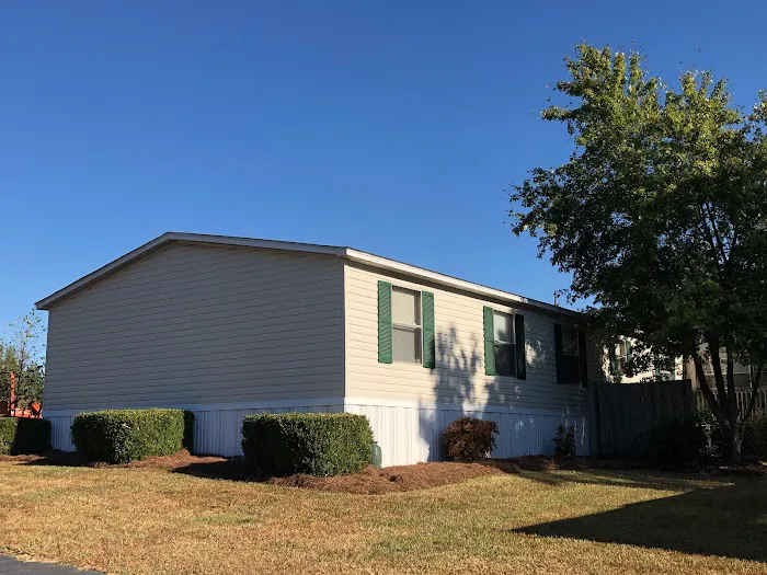 Queen's Grant Mobile Home Park Picture 4