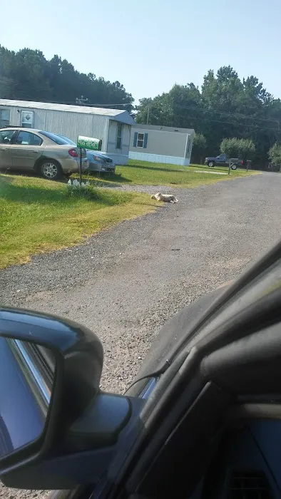 Chuck's Mobile Home Park Picture 3