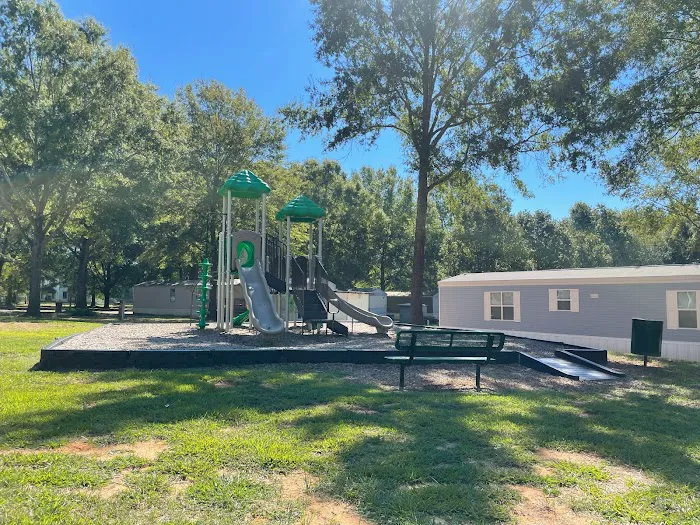 Berkley Oaks Mobile Home Park Picture 2