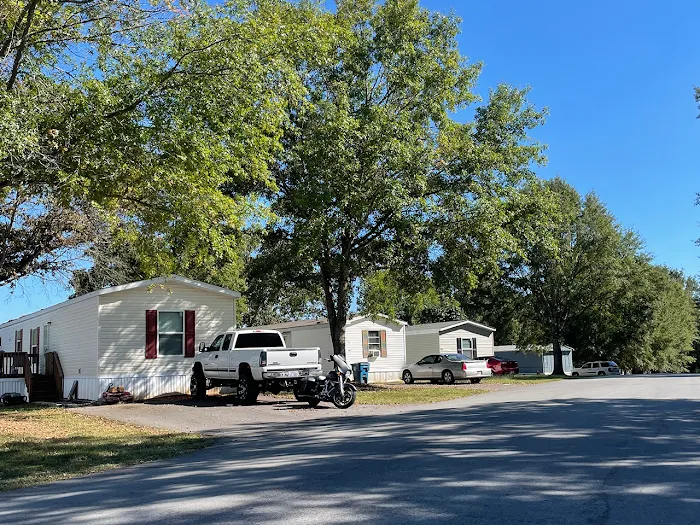 Berkley Oaks Mobile Home Park Picture 4