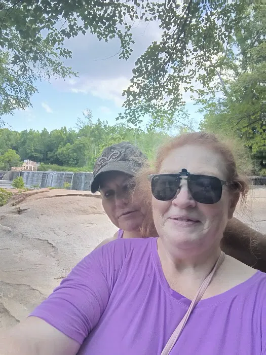 Lee's RV Park Picture 3