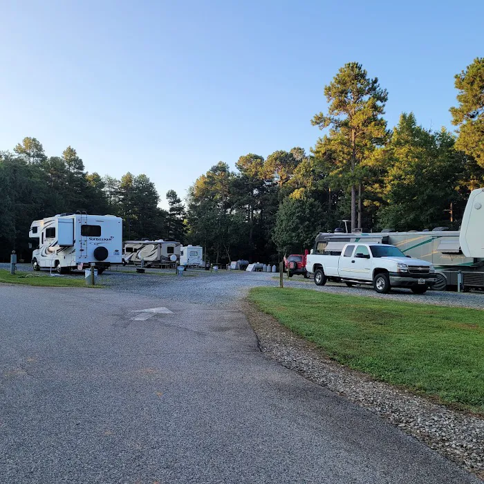 Cross Winds Family Campground Picture 9