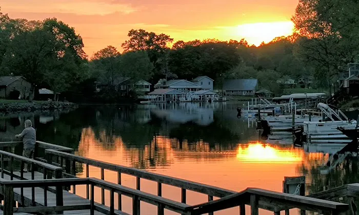 Lake Hickory RV Resort Picture 2