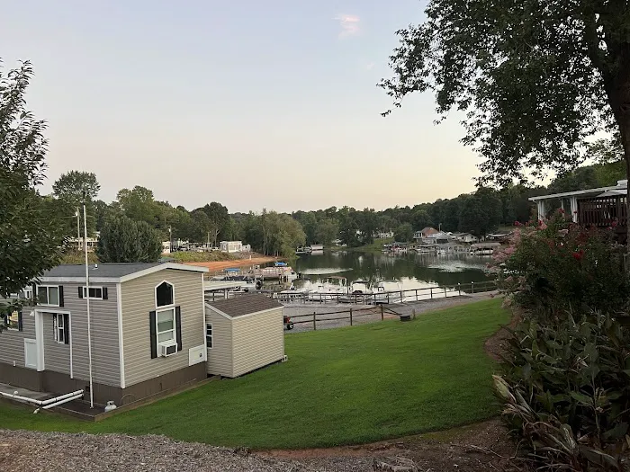 Lake Hickory RV Resort Picture 6