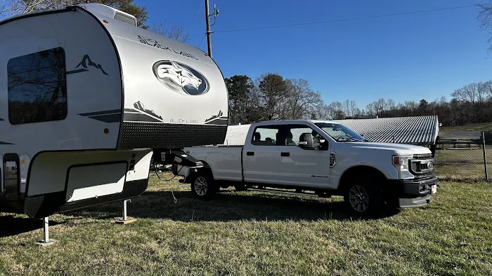 Vanhoy RV Park Picture 4