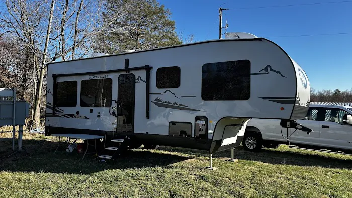 Vanhoy RV Park Picture 8