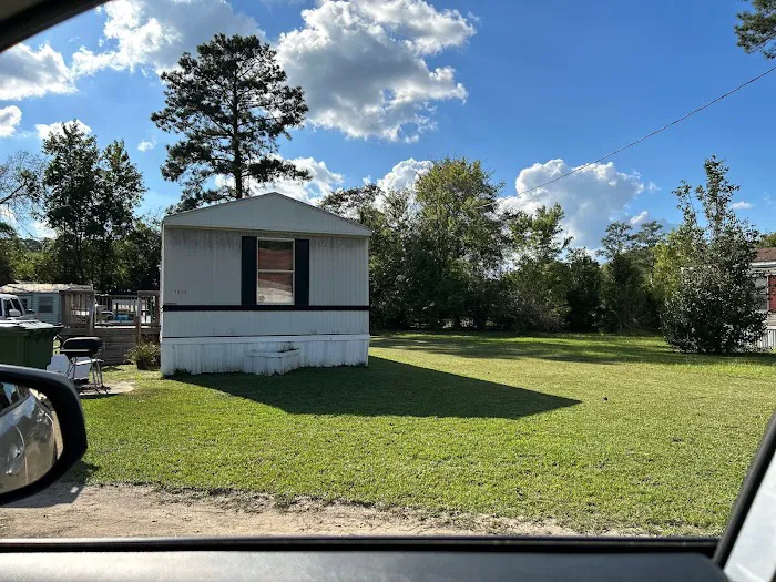 Florence Mobile Home Park Picture 8