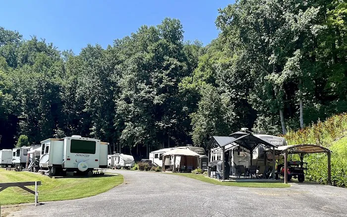 Daniel Boone RV Resort Picture 9
