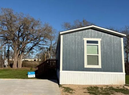 Los Robles Mobile Home Community