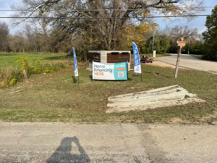 Los Robles Mobile Home Community Picture 2