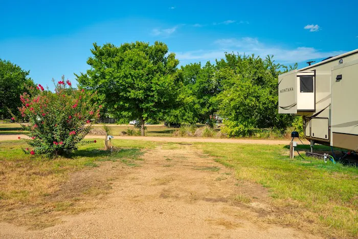 Rockdale RV Park Picture 6