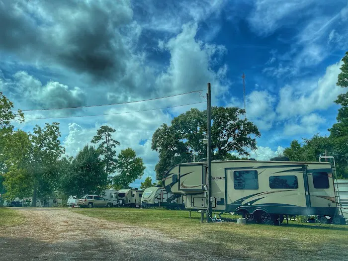 Pin Oak RV Park Picture 1