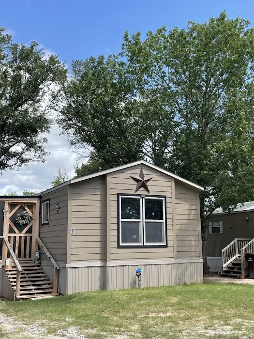 Glen Oaks Mobile Home Park Picture 2