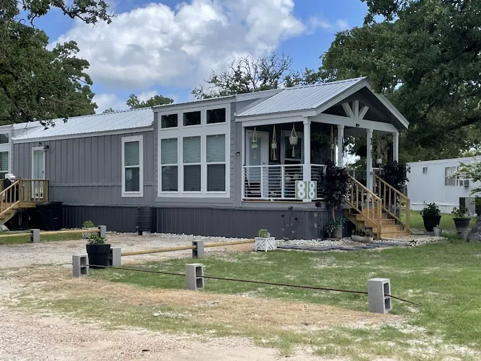 Glen Oaks Mobile Home Park Picture 4
