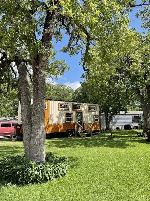 Glen Oaks Mobile Home Park Picture 7