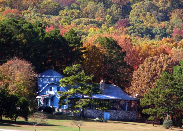 Mulberry Mountain Lodging & Events Picture 7