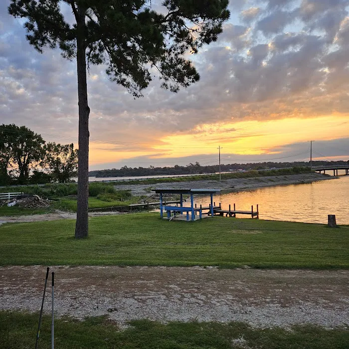 Shoreline RV Park Picture 2