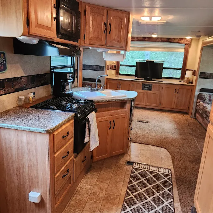 Daisy lake RV Campground Picture 4