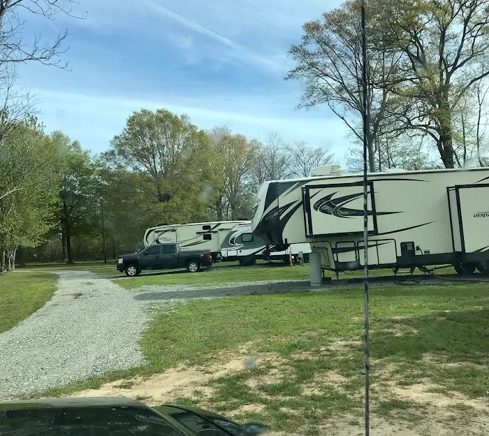 Raz’s Retreat RV Park Picture 3