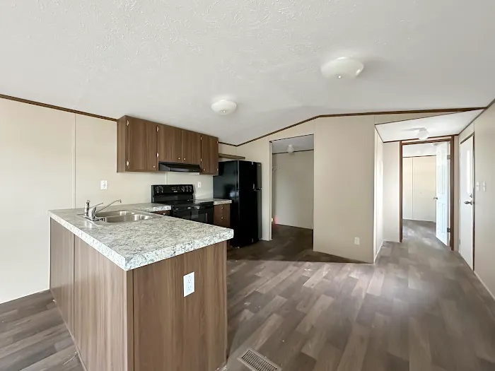 Pinewood Manufactured Home Community Picture 3