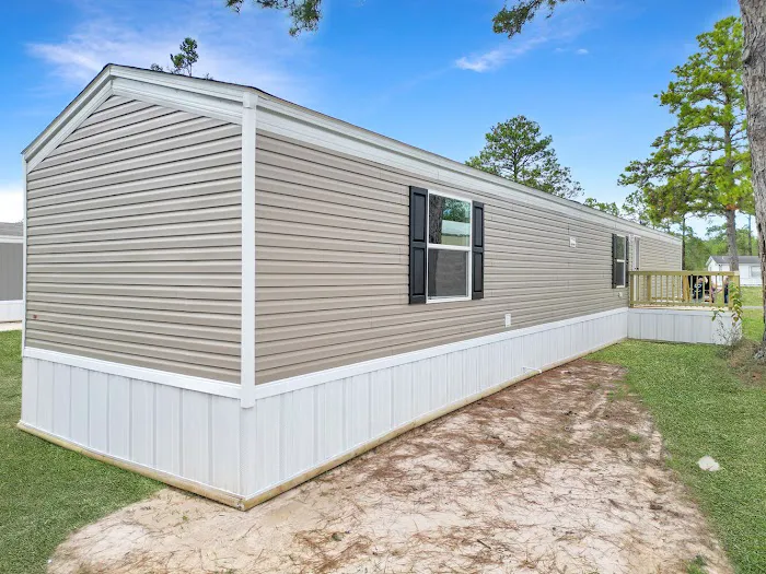 Pinewood Manufactured Home Community Picture 1
