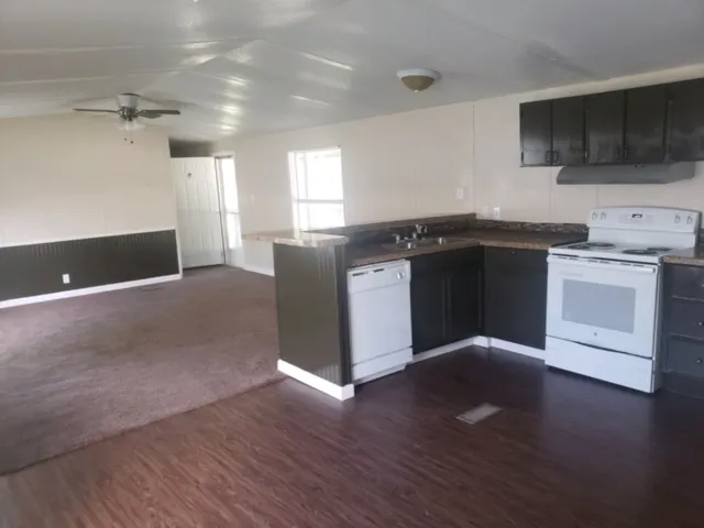 Triangle Mobile Home Park Picture 10
