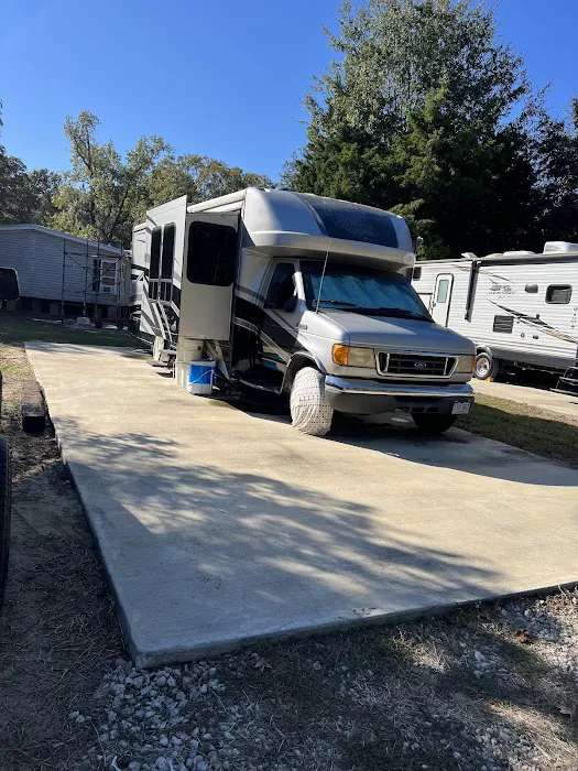 Thunder Lake RV Park Picture 3