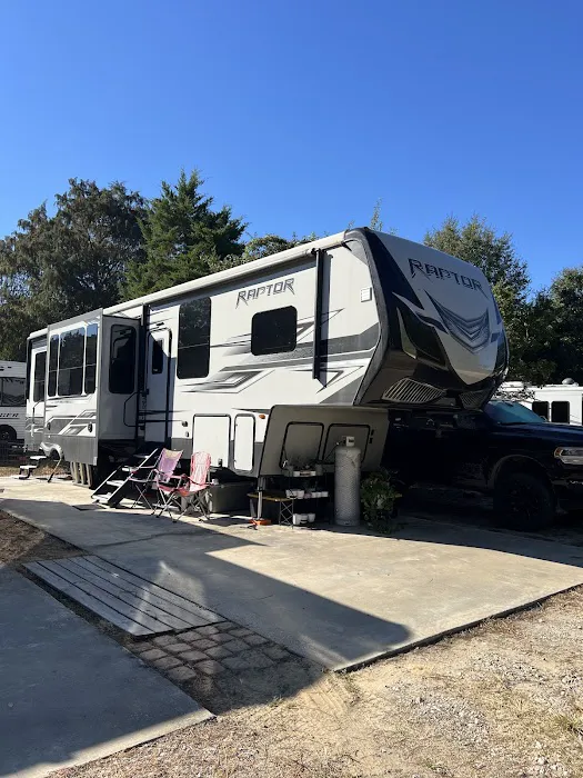 Thunder Lake RV Park Picture 1