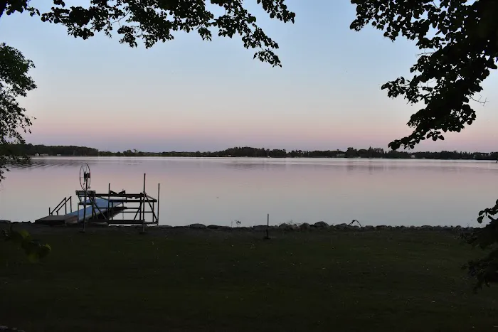 Paul Lake Resort Picture 3