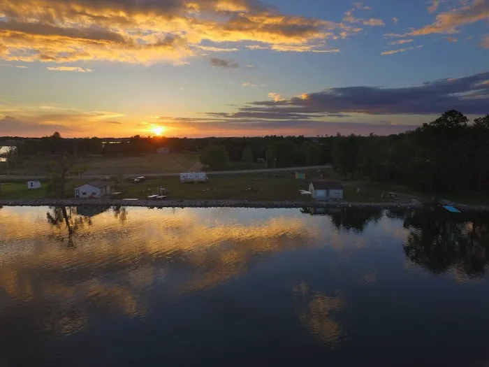 Paul Lake Resort Picture 7