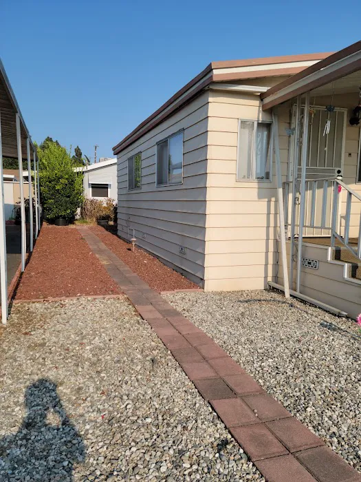 Magic Lamp Mobilehome Community Picture 3
