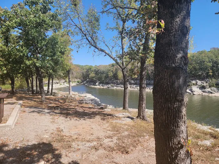 Hawthorn Bluff Campground & Fishing Area Picture 9