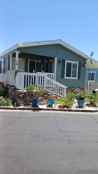 Buena Park Manor Picture 6