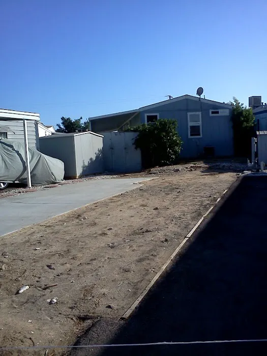 Royal Western Mobile Home Park Picture 3