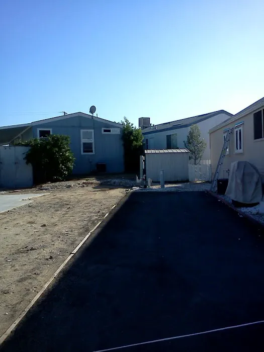 Royal Western Mobile Home Park Picture 2