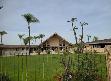 Hawaiian Village Mobile Homes