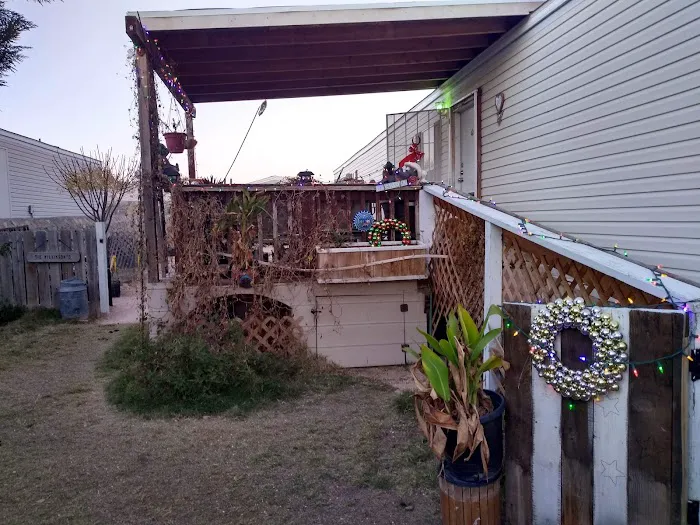 Palm Desert Mobile Home Park Picture 3