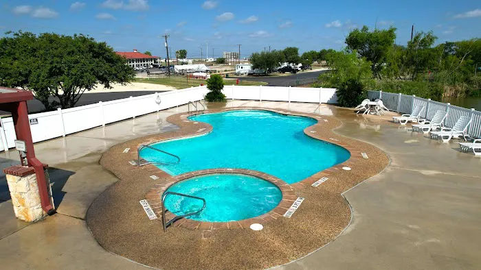Braunig Lake RV Resort Picture 3