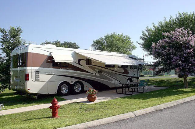 Greentree Village Mobile Home & RV Community Picture 2
