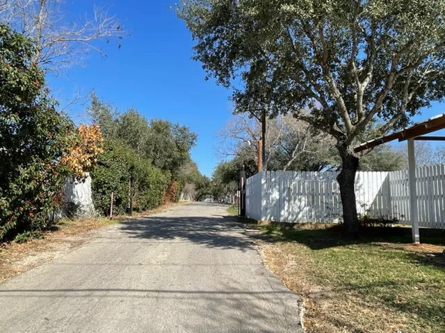 Lake Calaveras Mobile Home Park / RV Community Picture 4
