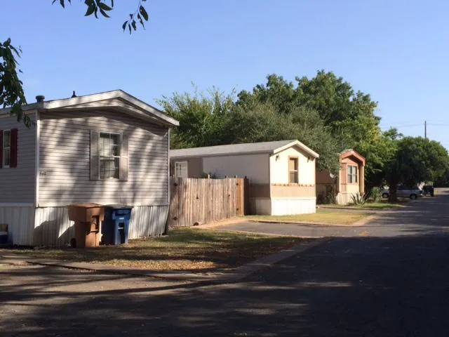 Country Aire Mobile Home Park Picture 6