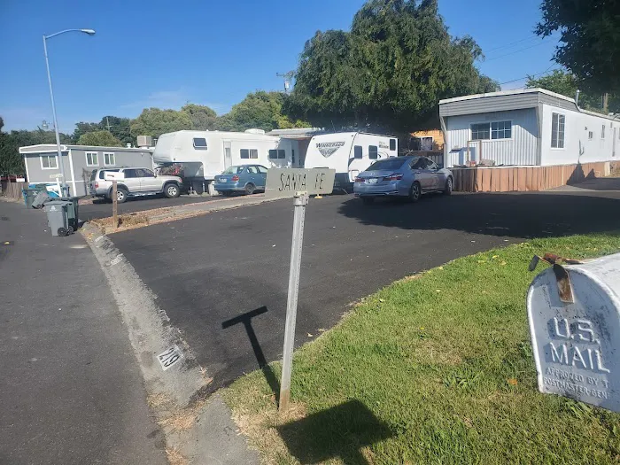 Tradewinds RV Park Picture 1