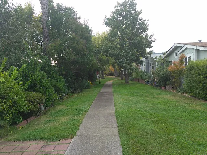 Los Robles Mobile Home Park Picture 10