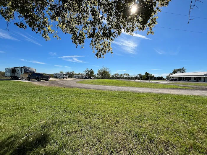 Hillview RV Park Picture 10
