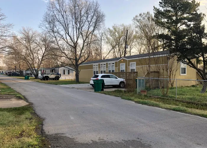Cedar Crest Mobile Home Park Picture 3