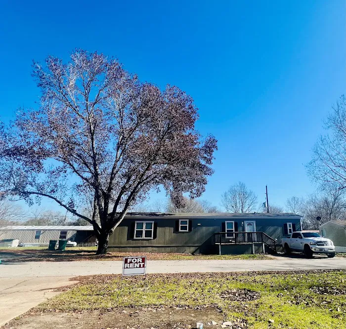 Cedar Crest Mobile Home Park Picture 4