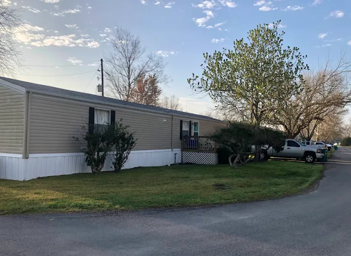 Cedar Crest Mobile Home Park Picture 5