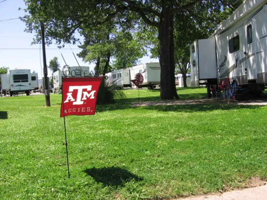 Holiday RV Park Picture 3