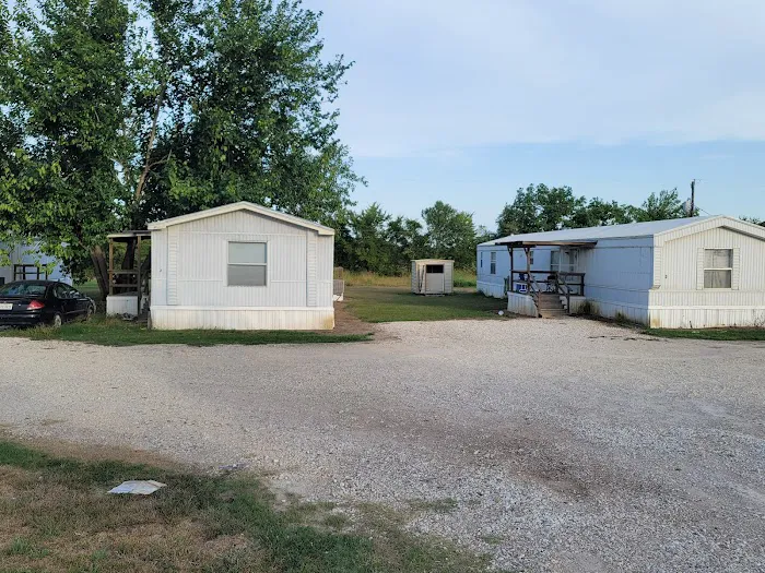 Oakwood Mobile Home Park Picture 2