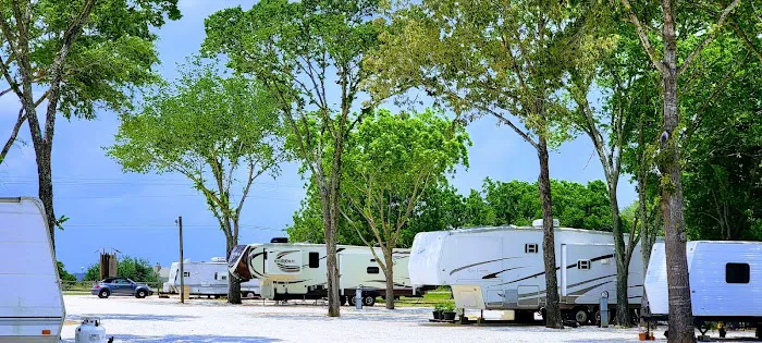 Willie's RV Haven Picture 10